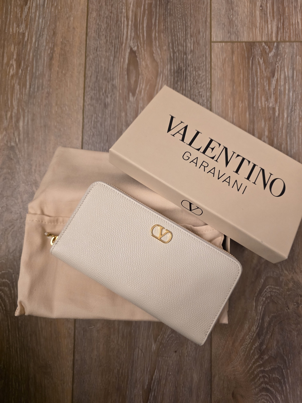 New With Box Valentino Garavani Light Ivory Zip-Around Leather Wallet
